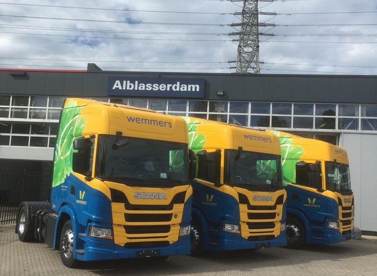 Wemmers Tanktransport verkleint ecologische voetafdruk met CNG Scania's signing door Korteland Reclame